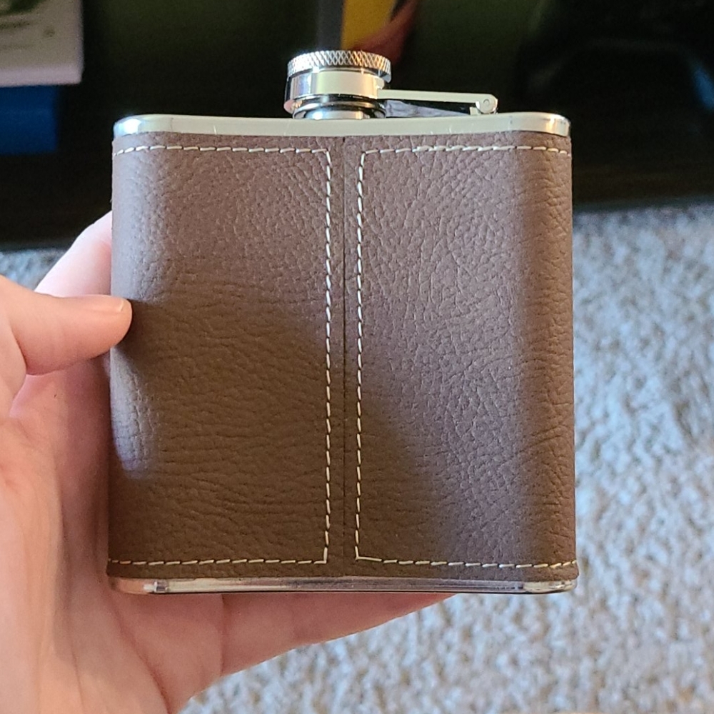 "Mark" Flask - Picture 2 of 2
